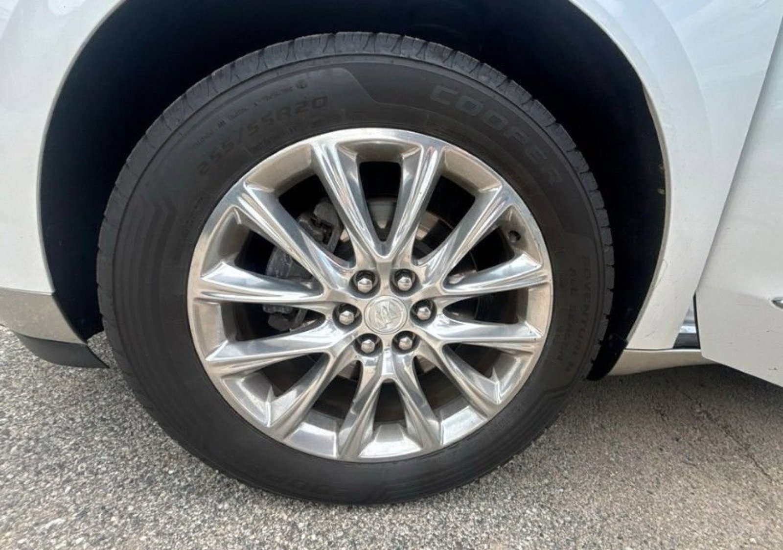 Used 2018 White Frost Tricoat Buick Premium image 13