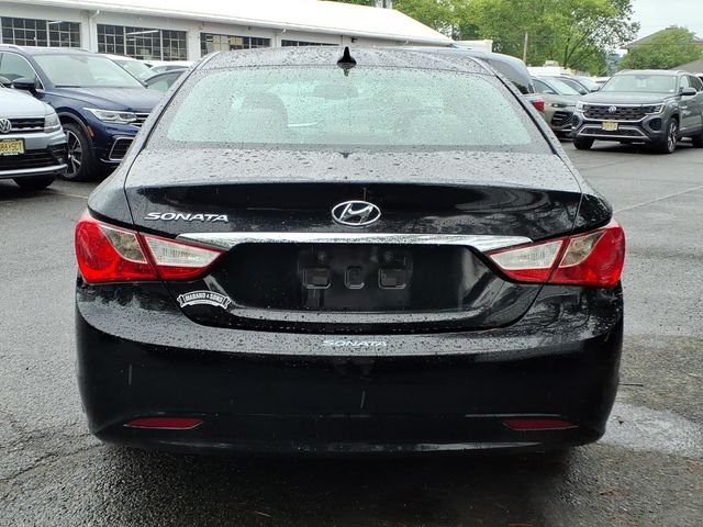 Used 2013 Black Hyundai GLS image 7