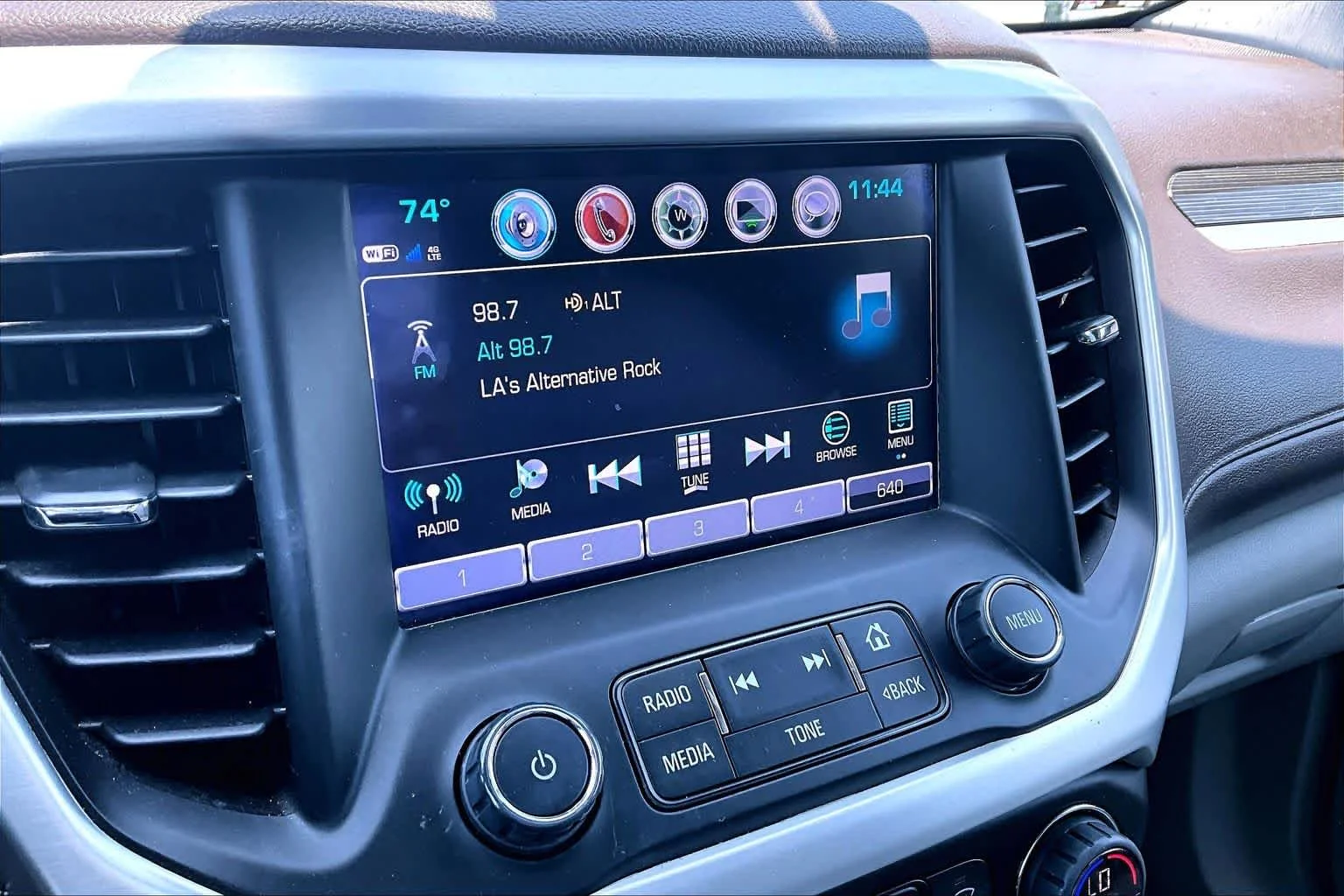 Used 2018 Iridium Metallic GMC SLT image 33