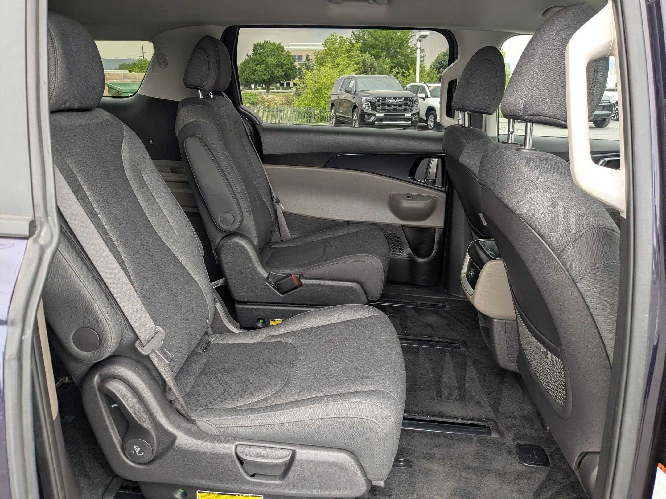 Used 2025 Deep Chroma Blue Kia LX image 26