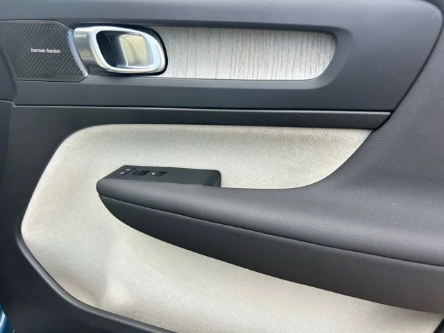 2024 Volvo XC40 Plus - Photo 29