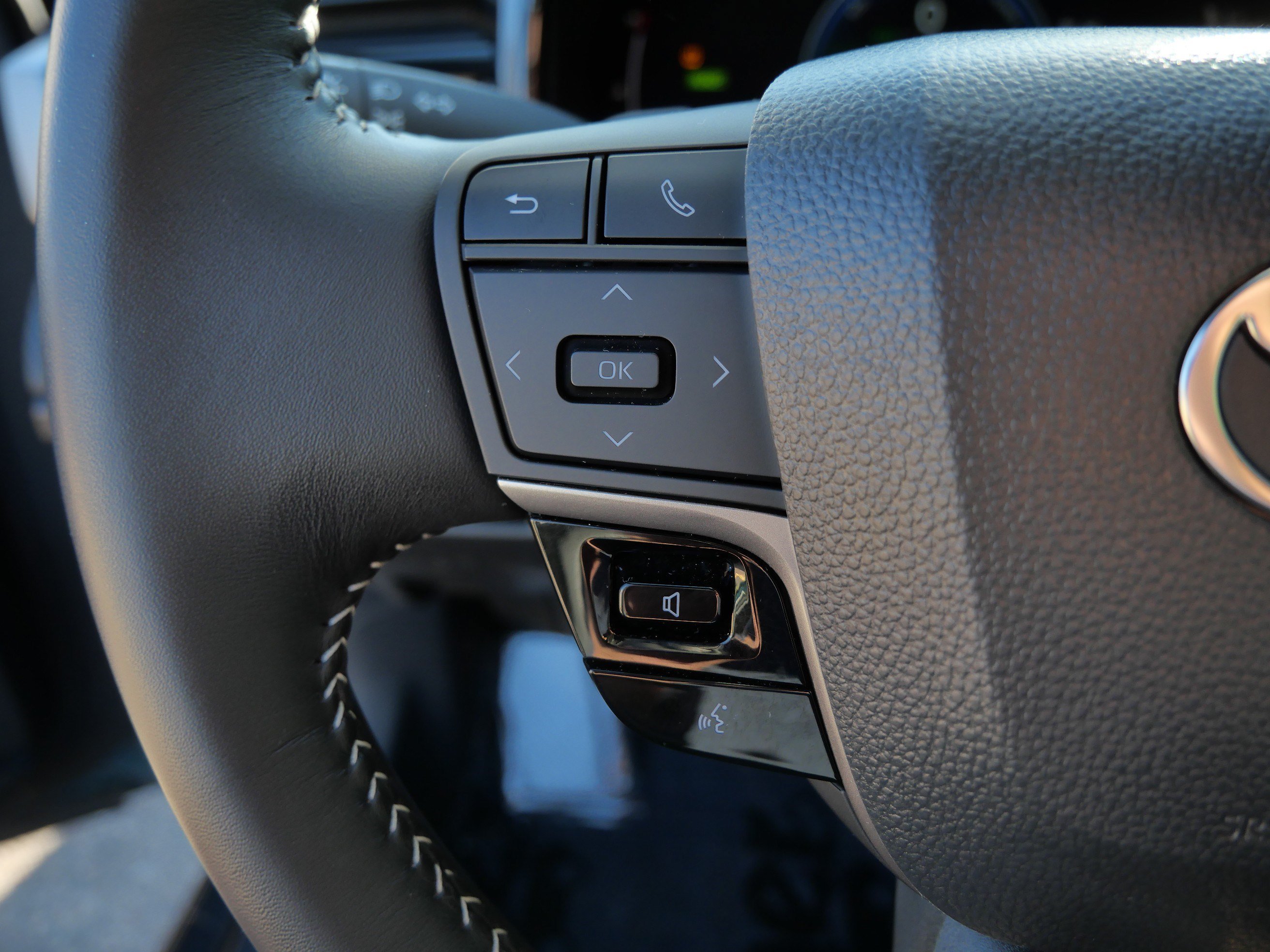 Certified Used 2026 Ocean Gem Toyota SE image 29