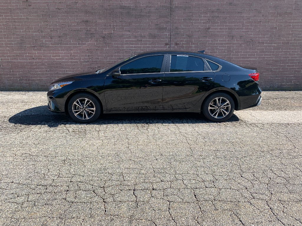 Used 2023 Aurora Black Kia LXS image 2