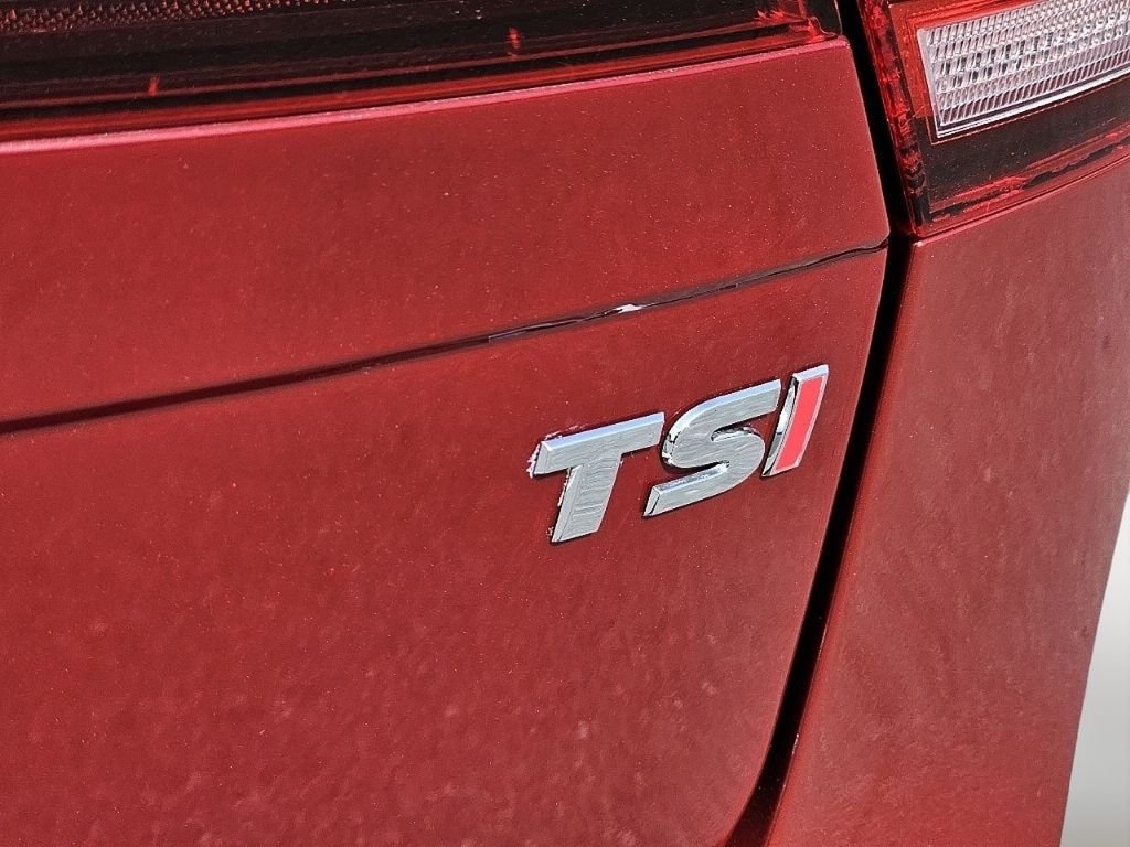 Used 2018 Cardinal Red Metallic Volkswagen 2.0T SEL image 29