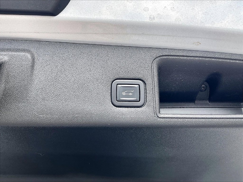 Used 2022 Silver GMC SLE image 36