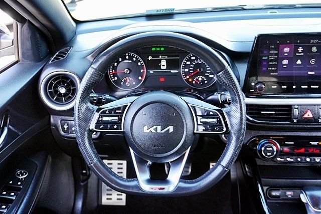 Used 2023 White Kia GT-Line image 17