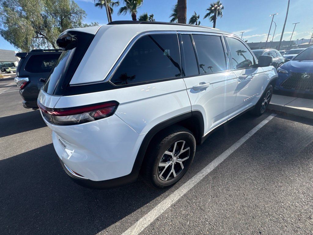 Used 2024 White Jeep Limited image 4