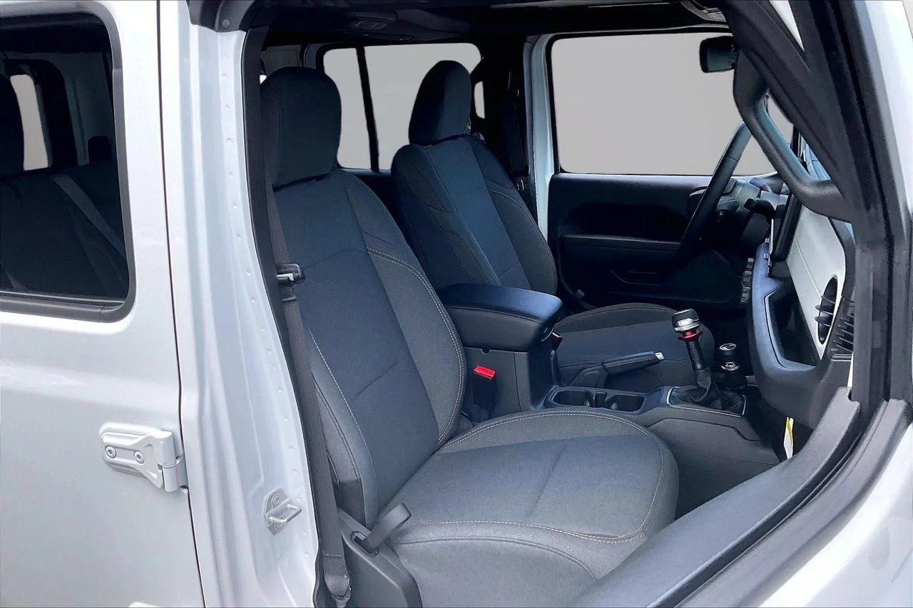 New 2026 Bright White Clear-Coat Exterior Paint Jeep Sport S image 19