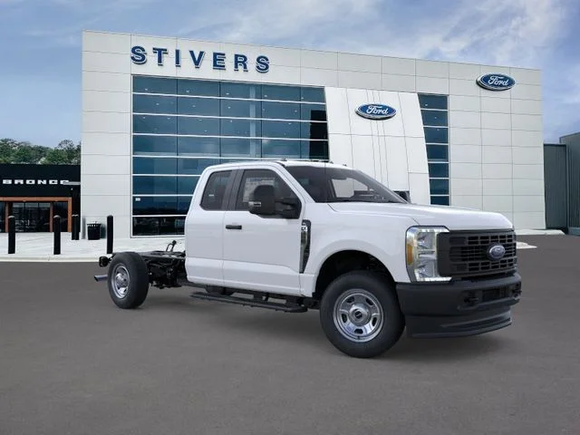 2026 Ford F-350 XL 4x4 SuperCab 168-In SRW's photo