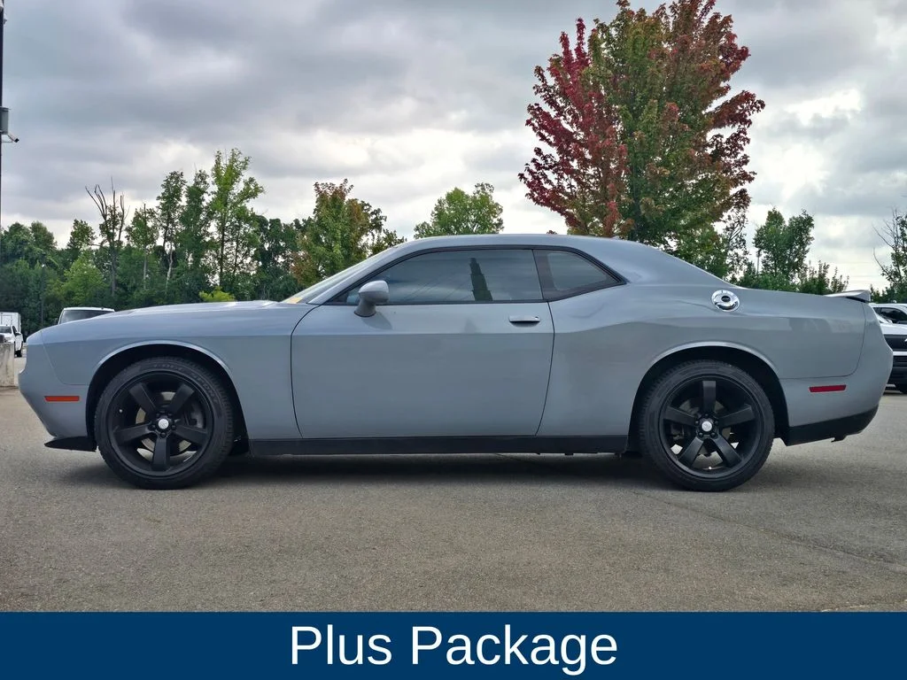 Used 2020 Gray Dodge SXT image 4