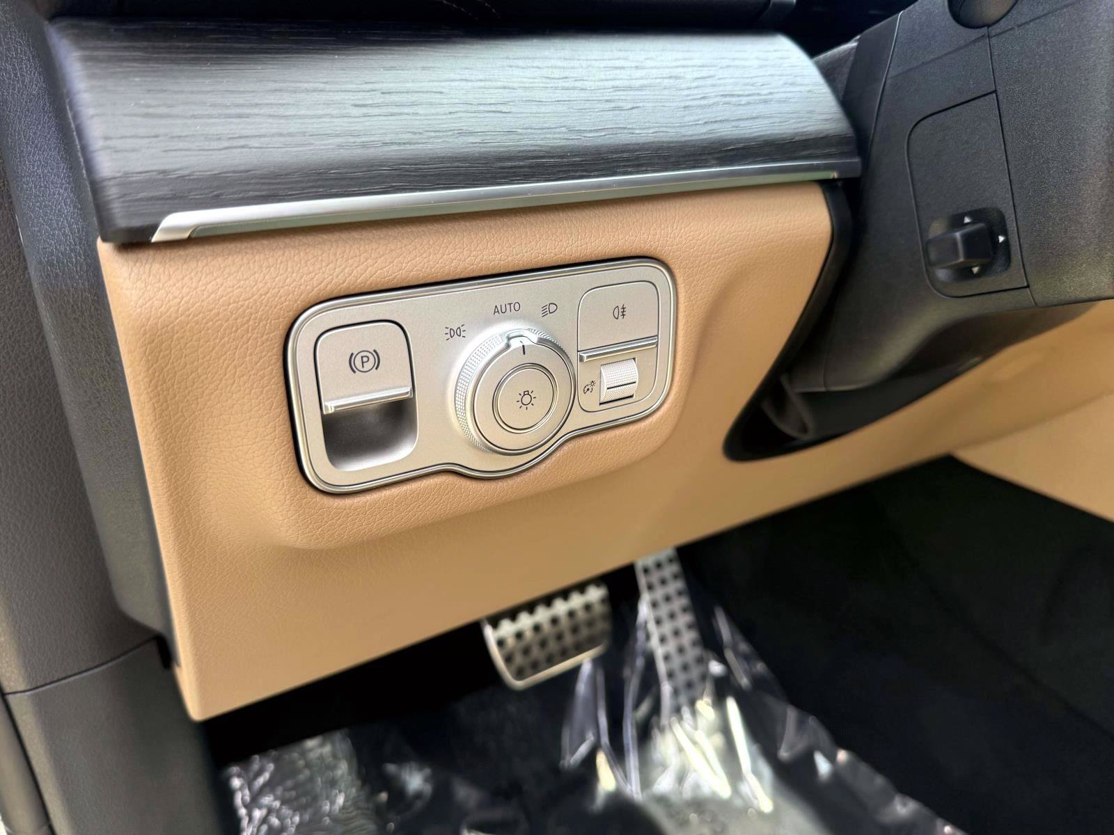 Certified Used 2026 Silver Metallic Mercedes-Benz 450 image 23