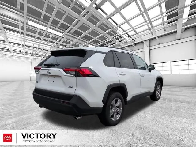 Used 2025 White Toyota XLE image 3