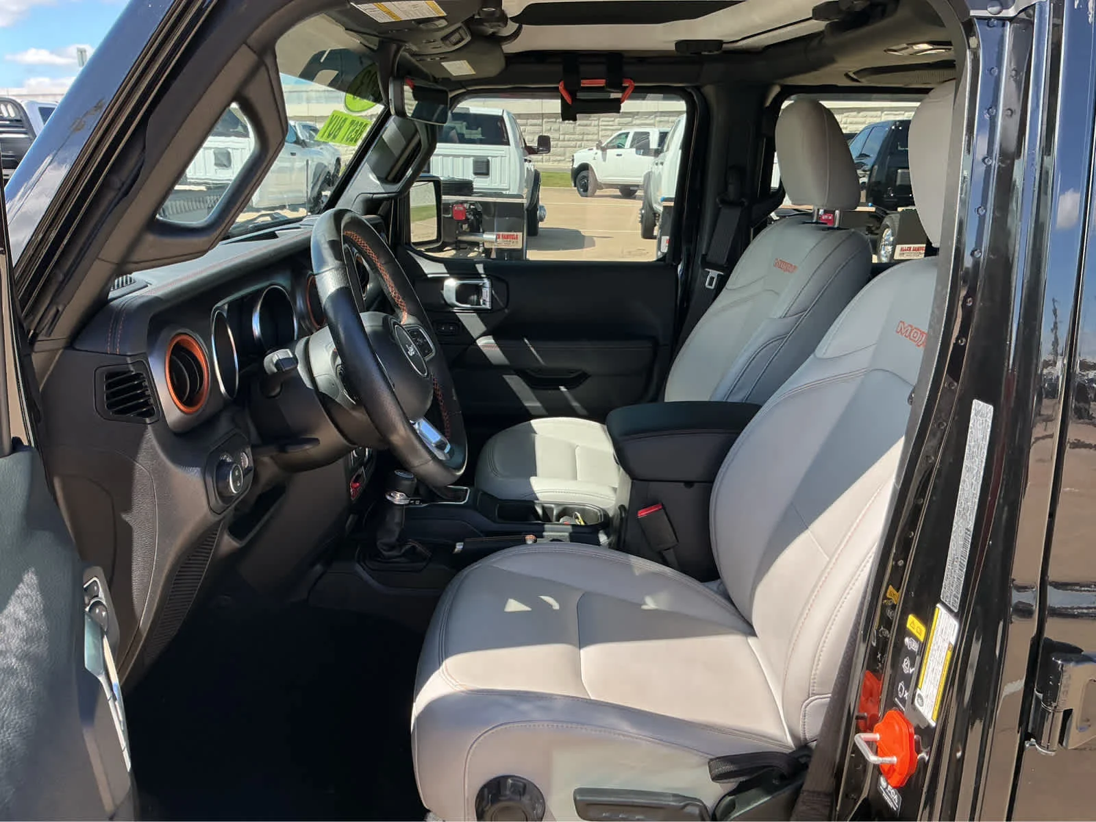 Used 2023 Black Clearcoat Jeep Mojave image 12