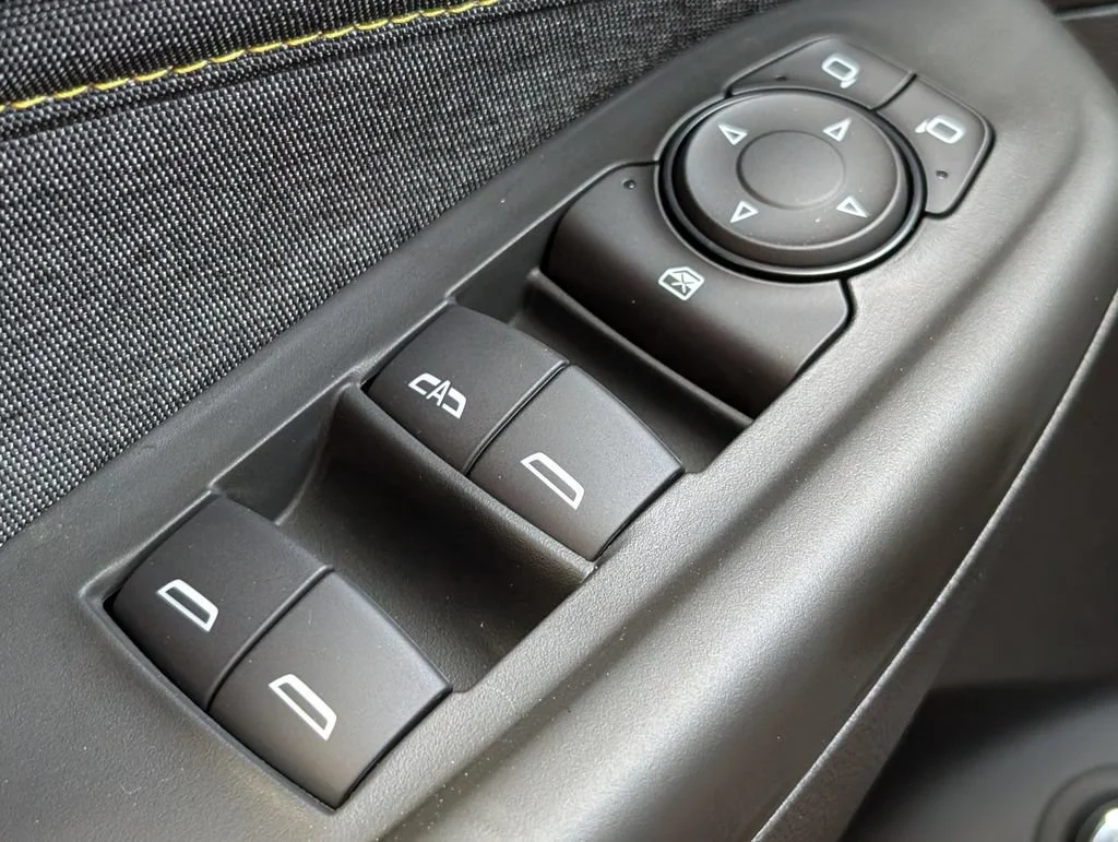 New 2026 Mosaic Black Metallic Chevrolet ACTIV image 23