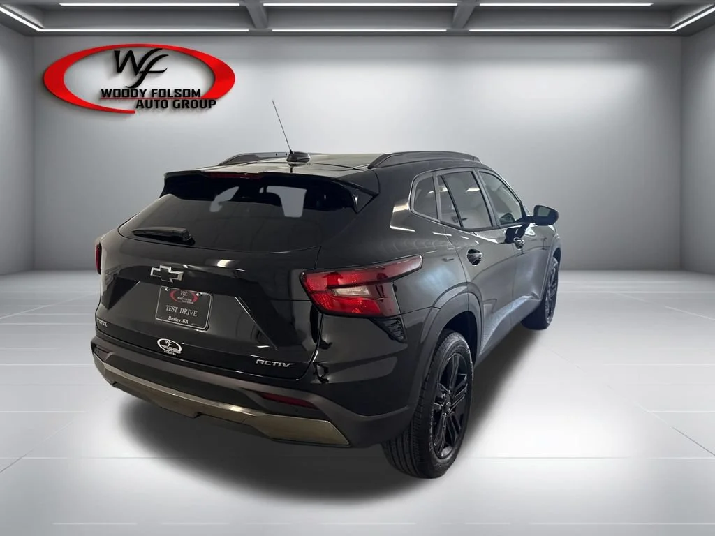 New 2026 Mosaic Black Metallic Chevrolet ACTIV image 6