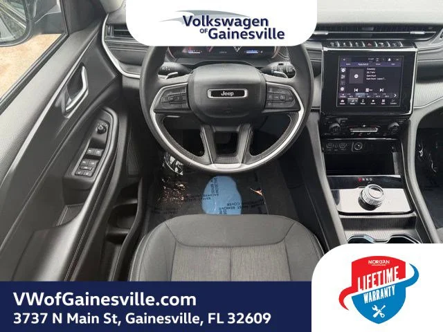 Used 2023 Diamond Black Crystal Pearlcoat Jeep Laredo image 17