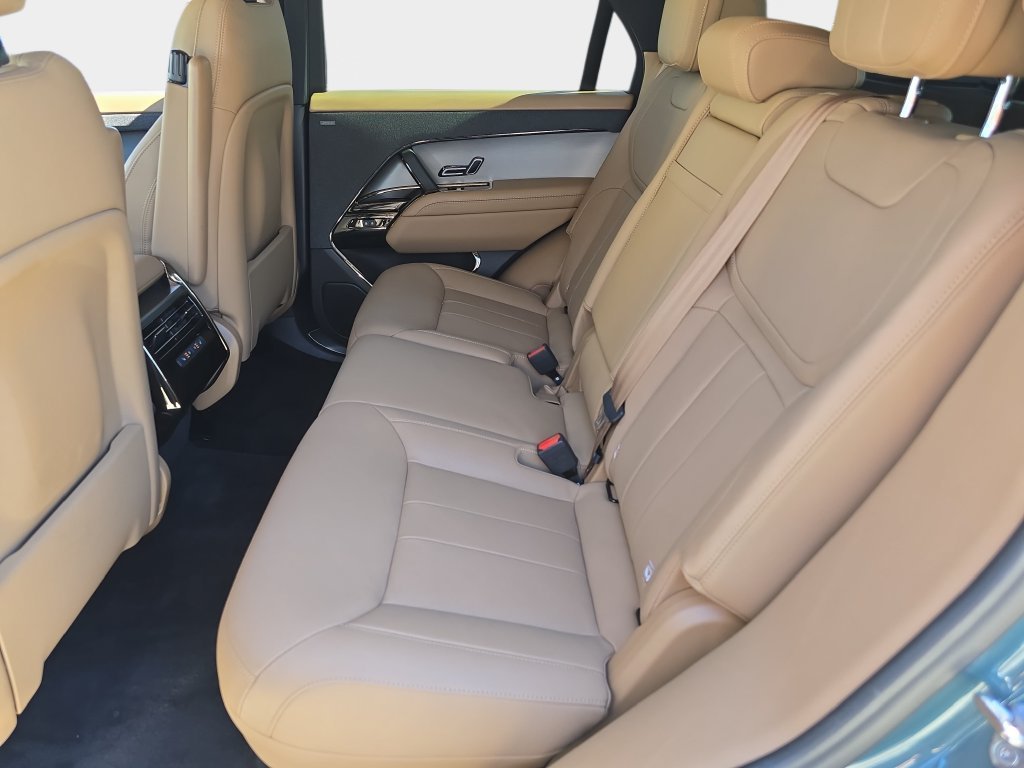 Used 2024 Green Land Rover SE image 15