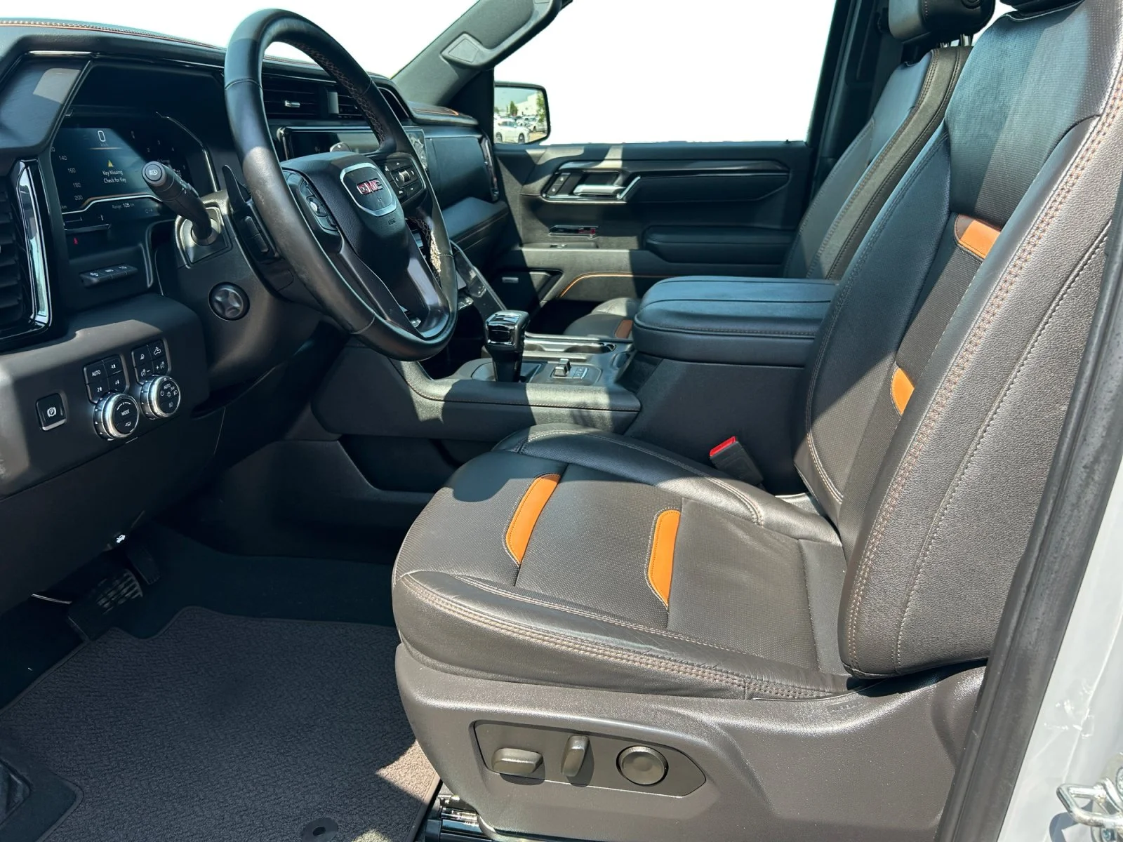 Used 2025 Gray GMC AT4 Crew Cab 6.2L Leather Sunroof Navigation 4x4 image 14