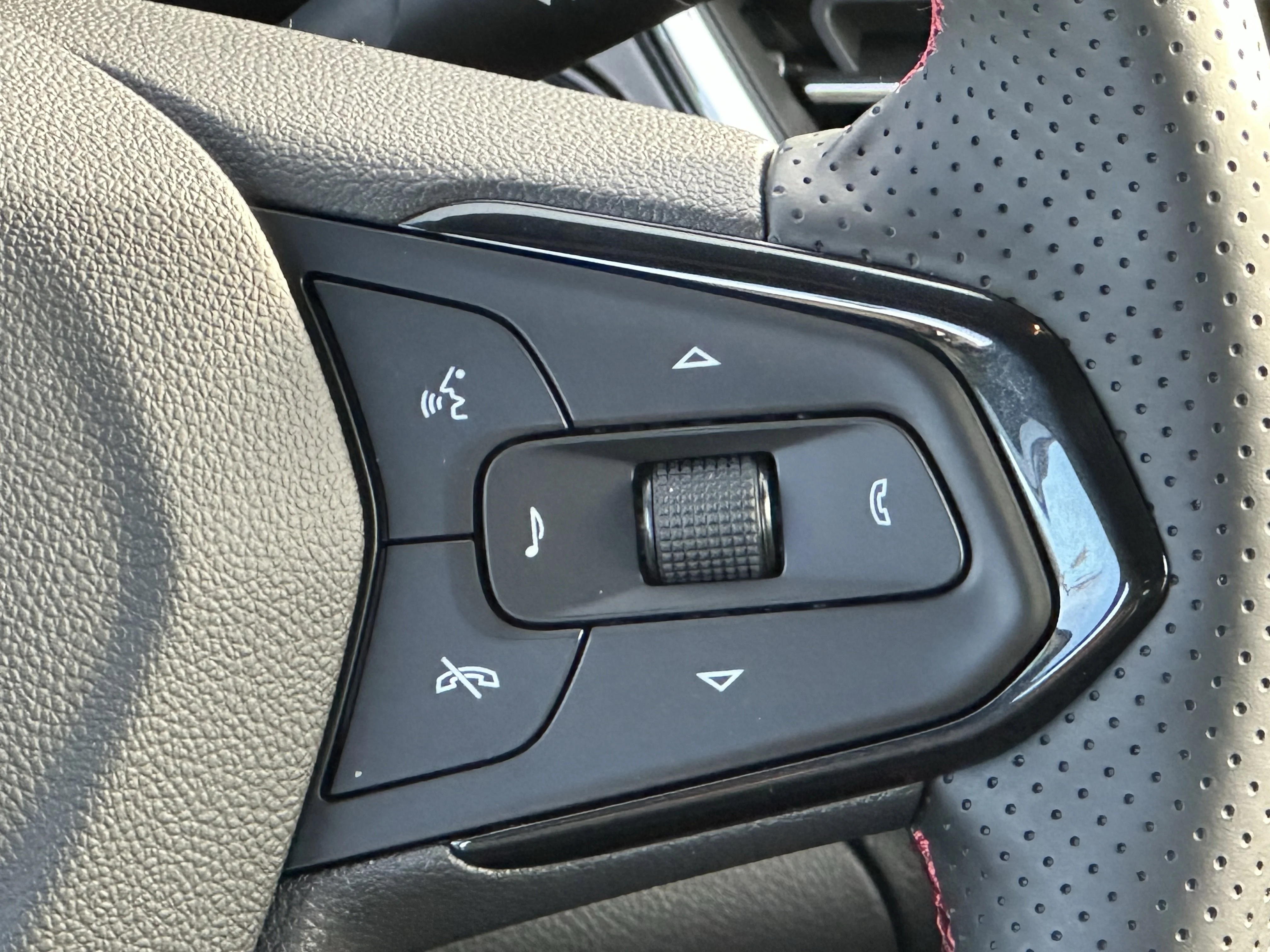 New 2026 Mosaic Black Metallic Chevrolet 2RS image 16