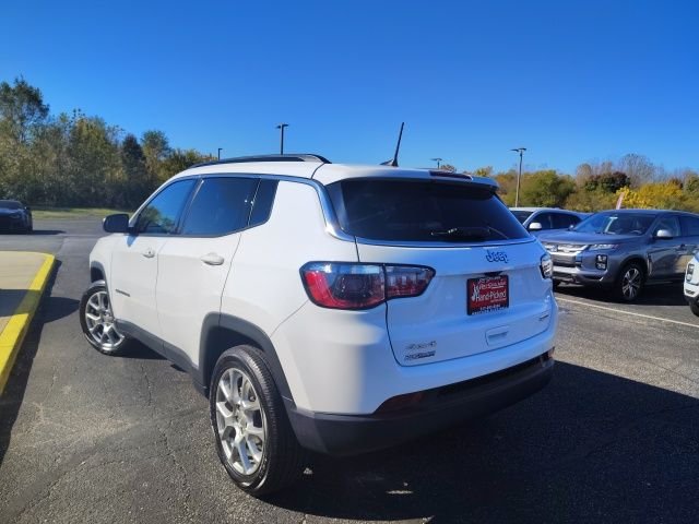 2022 Jeep Compass Latitude Lux photo 3