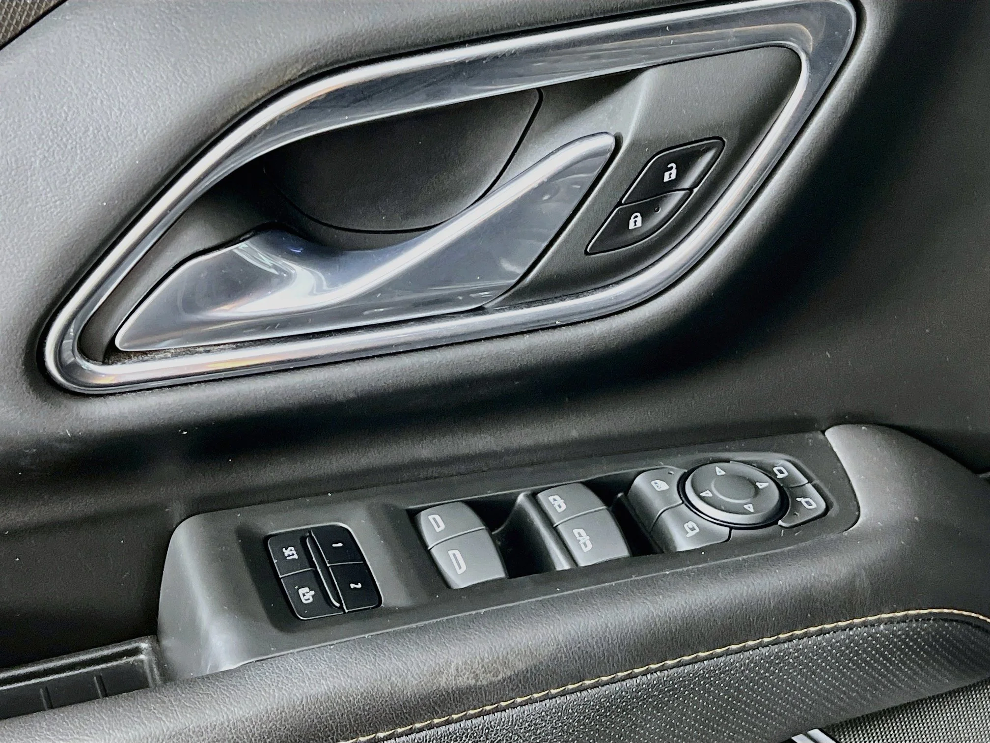 Used 2023 Onyx Black GMC AT4 image 9