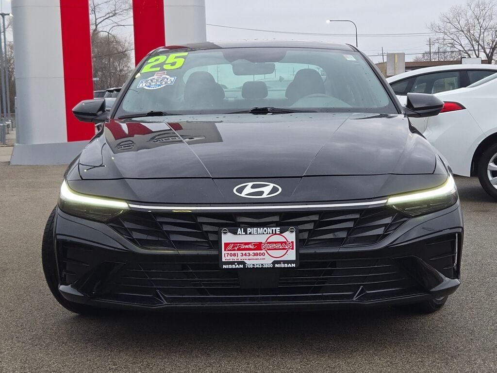 Used 2025 Black Hyundai SEL Convenience image 4