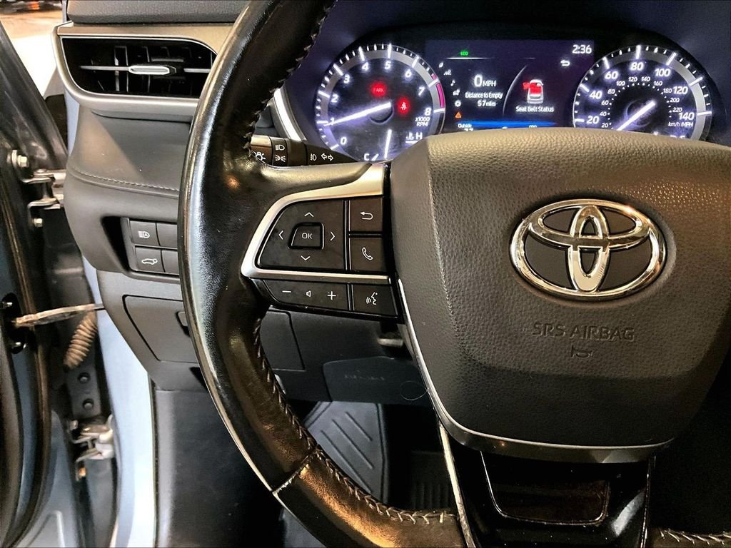 Used 2020  Toyota XLE image 24