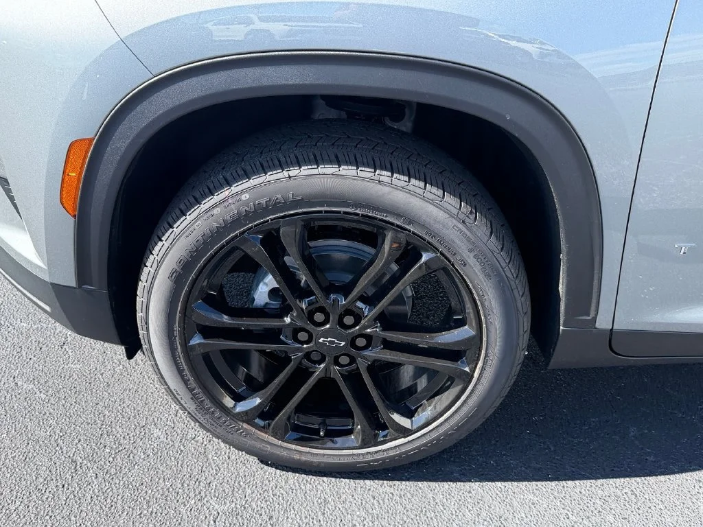 2027 Chevrolet Traverse LT - Photo 16