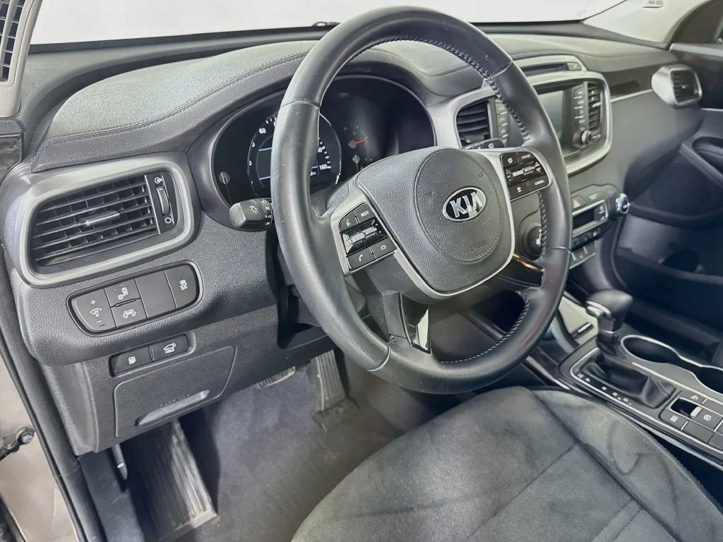 Used 2019 Silver Kia EX image 9