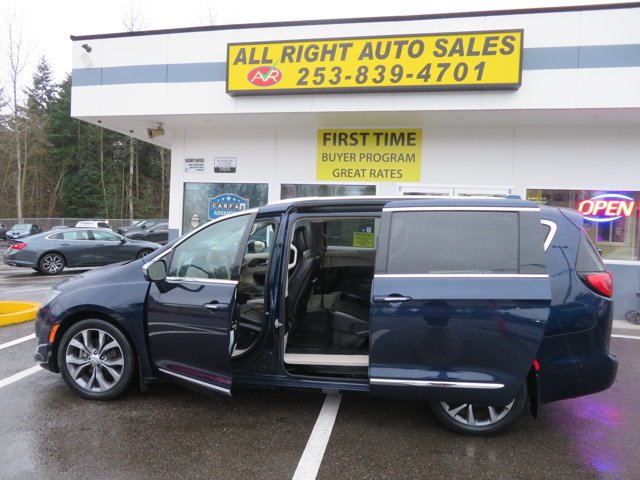 Used 2018 Jazz Blue Pearlcoat Chrysler Limited image 8