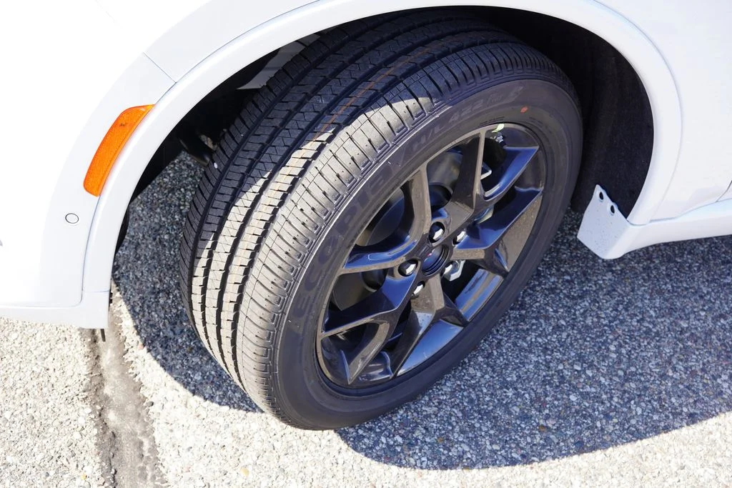 New 2026 White Knuckle Clearcoat Dodge GT HEMI V8 image 9