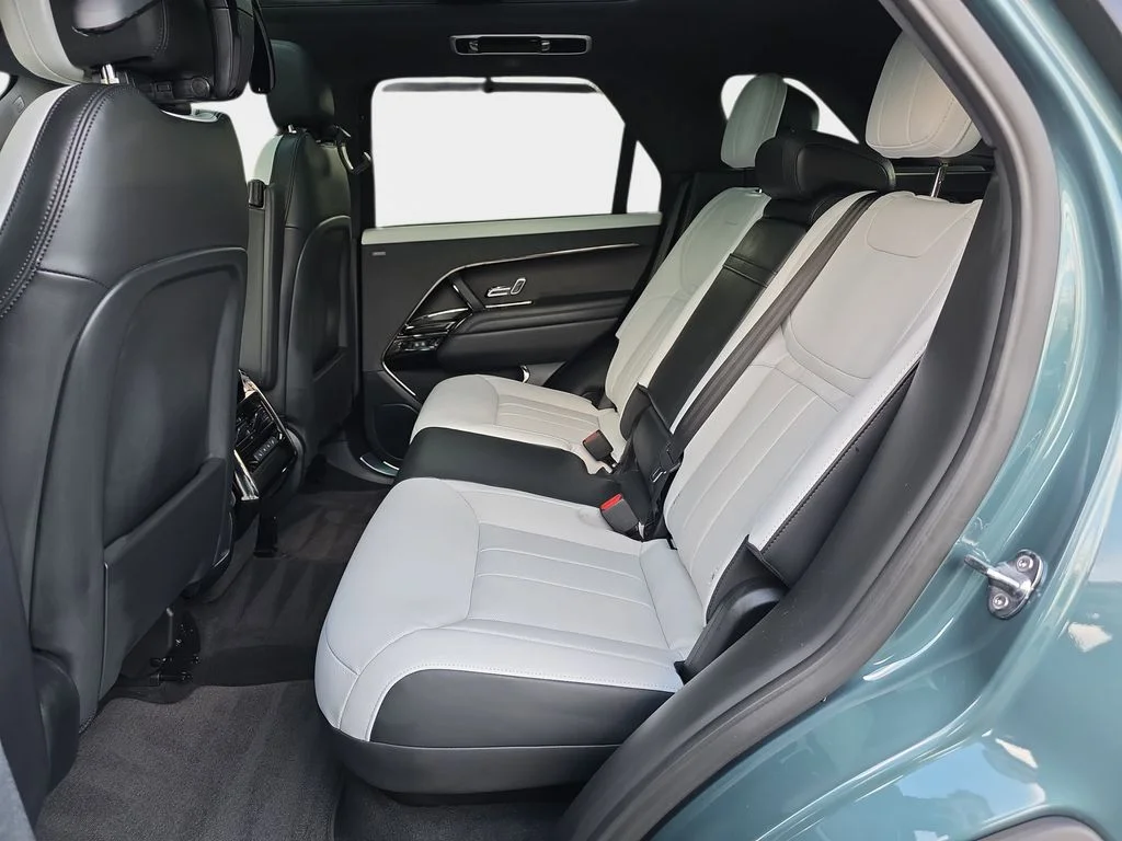 New 2026 Giola Green LAND ROVER Dynamic SE image 14