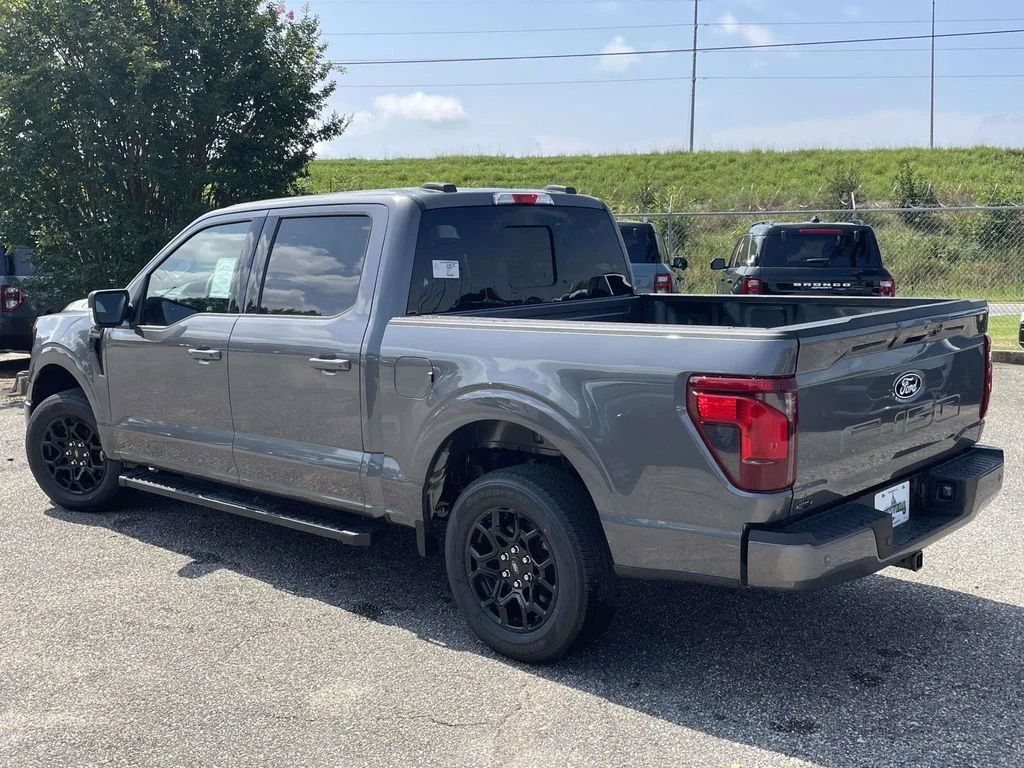 New 2026 Carbonized Gray Metallic Ford XLT image 5