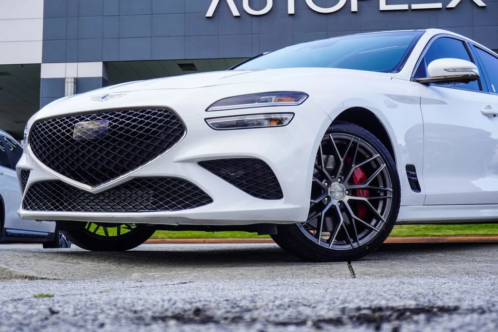 Used 2023 White Genesis 3.3T image 2