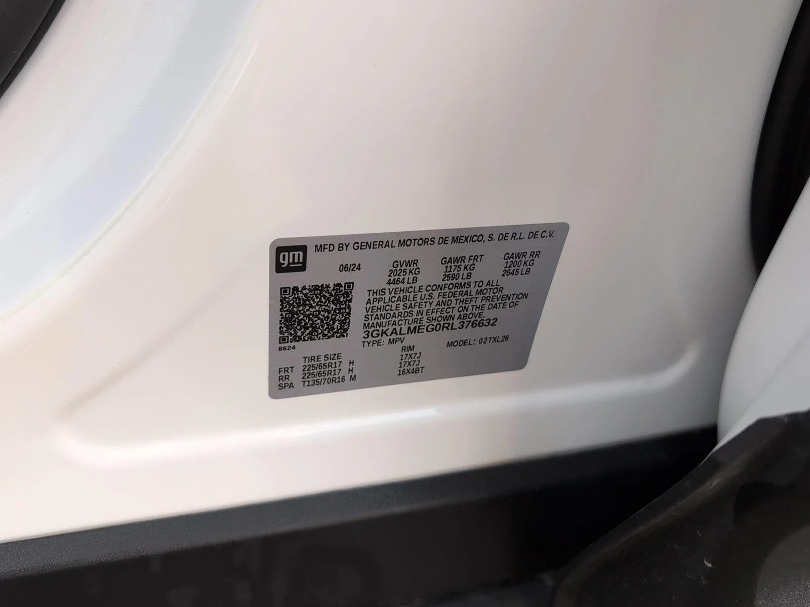 Used 2024 Summit White GMC SLE image 11