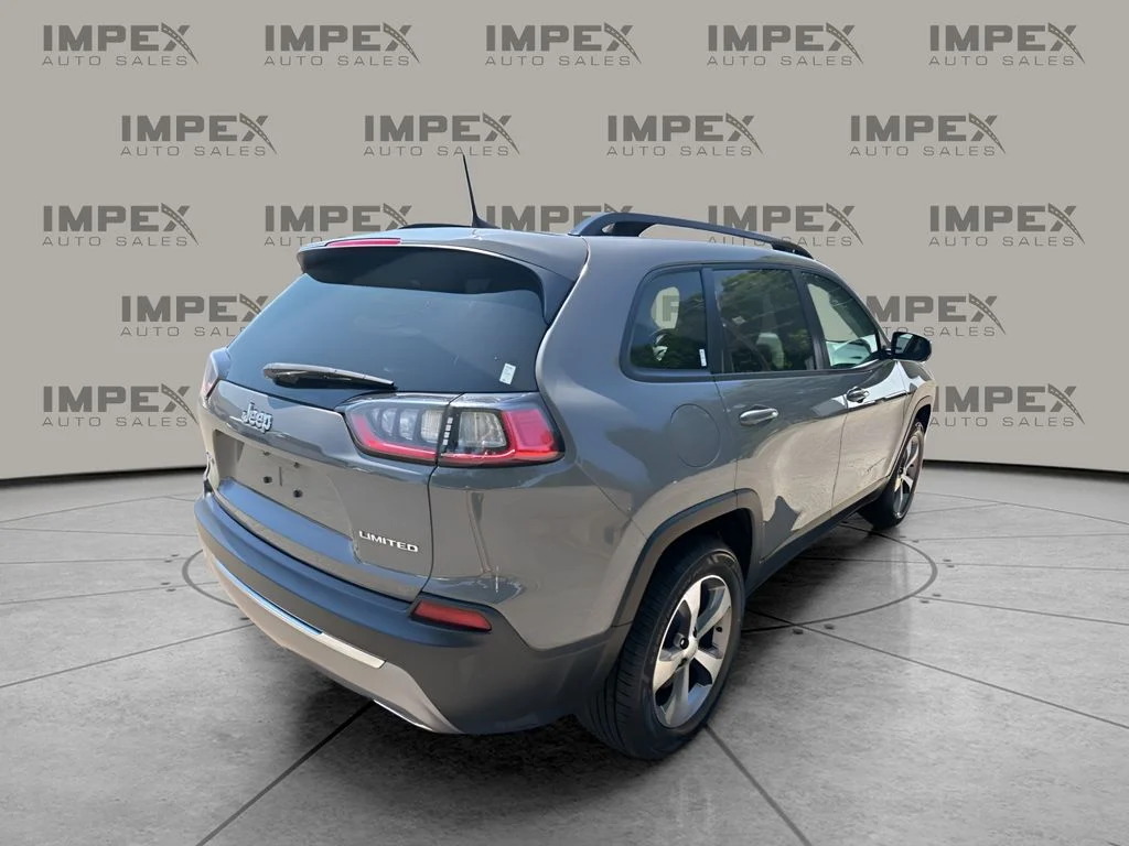 Used 2022 Gray Jeep Limited image 5