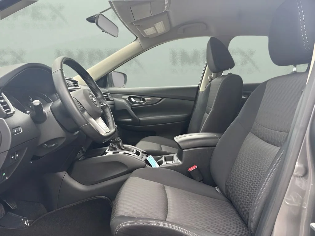 Used 2018  Nissan SV image 9