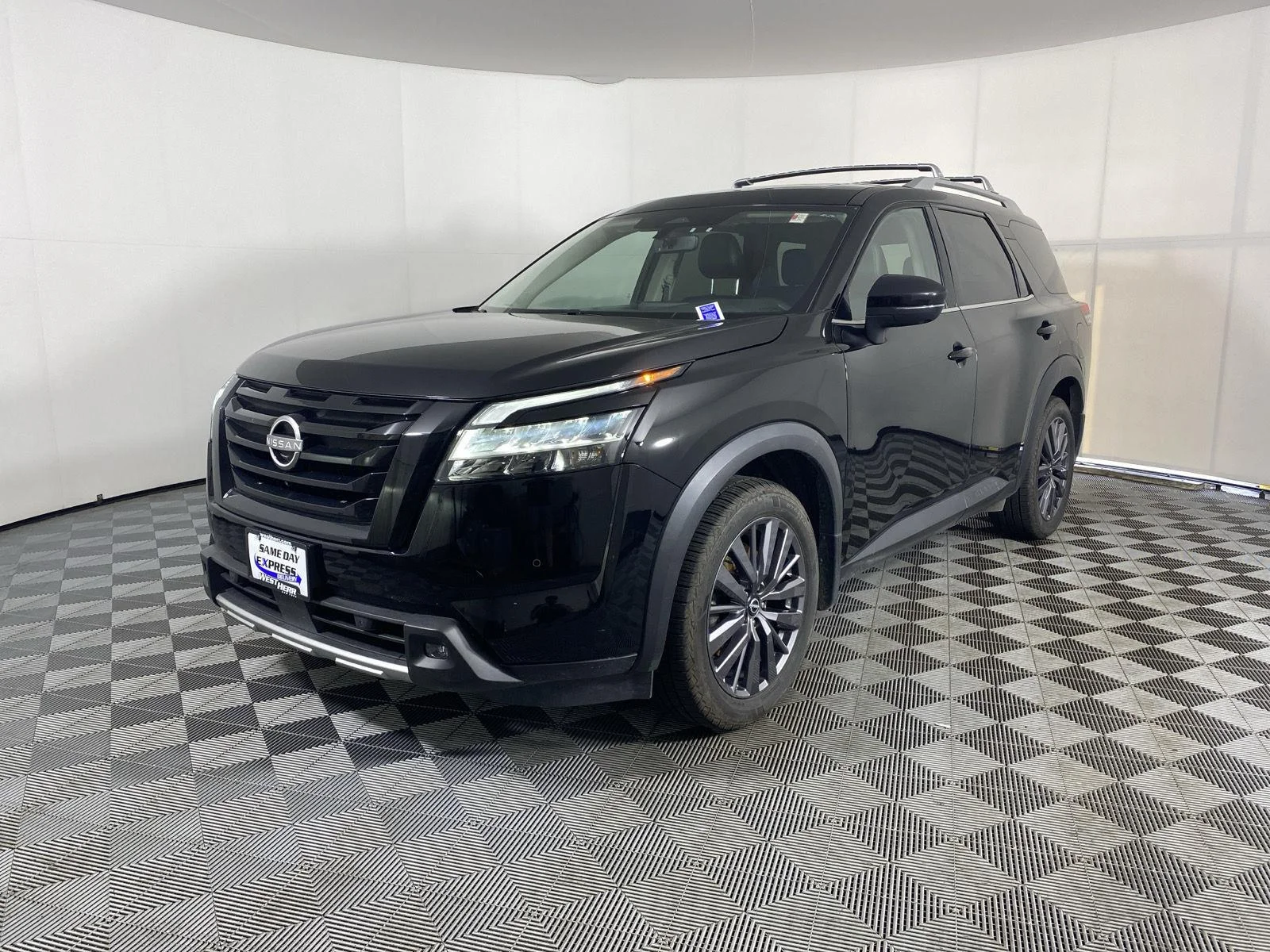 Used 2024 Super Black Nissan SL image 3