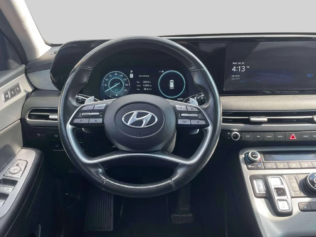 Used 2023 Black Hyundai SEL image 14