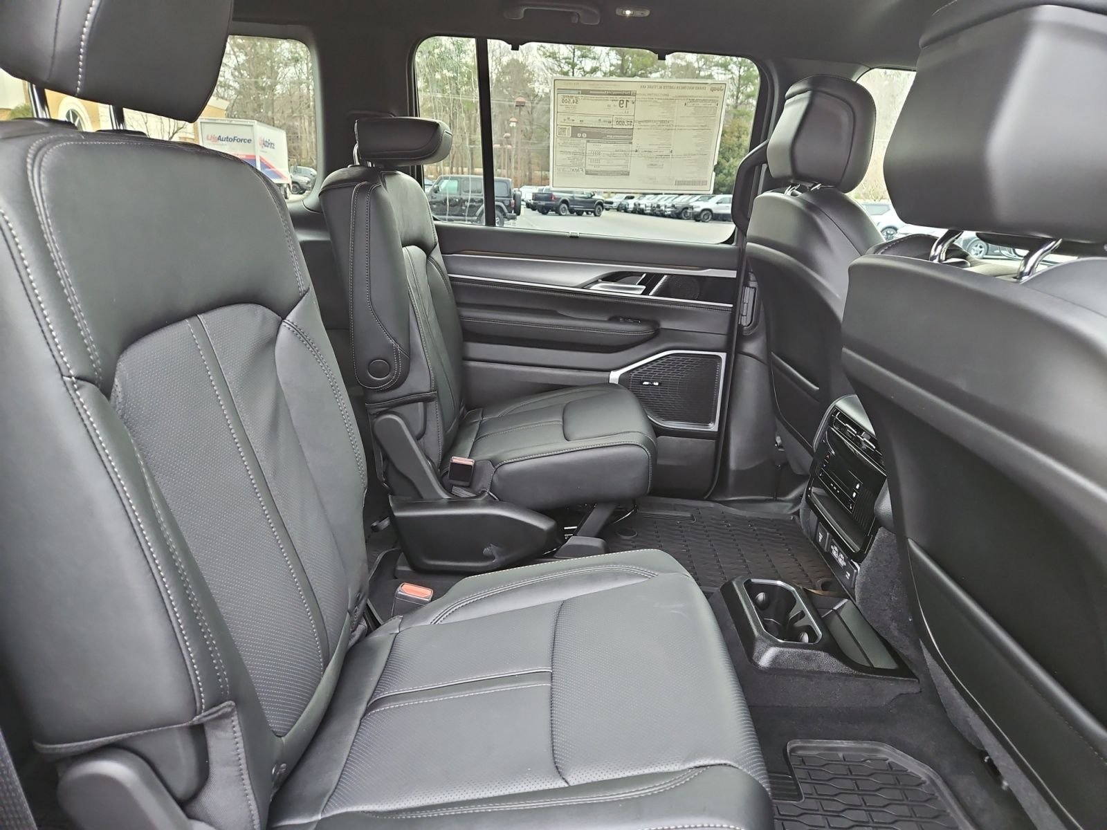 New 2026 Silver-Zynith Exterior Paint Jeep Limited Altitude image 17