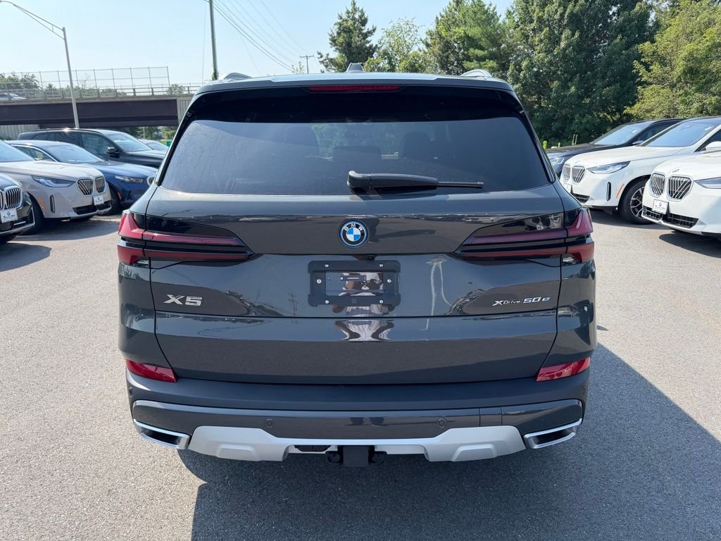 New 2026 Dravit Grey Metallic BMW xDrive50e image 4