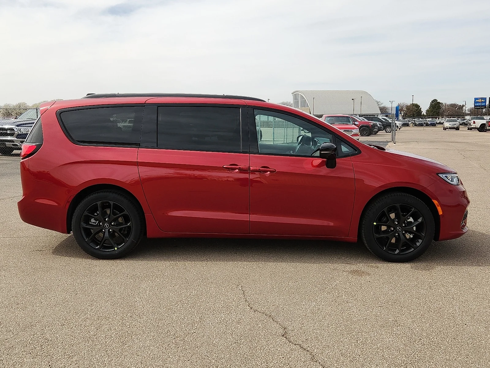 New 2026 Red Hot Pearl-Coat  Paint Chrysler SELECT image 5