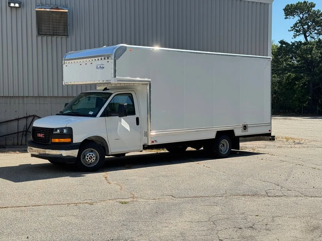 New 2026 Summit White GMC 1WT image 2