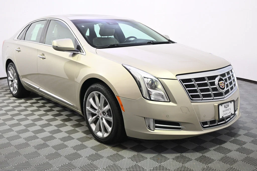 Used 2013 SILVER COAST METALLIC Cadillac Premium image 8