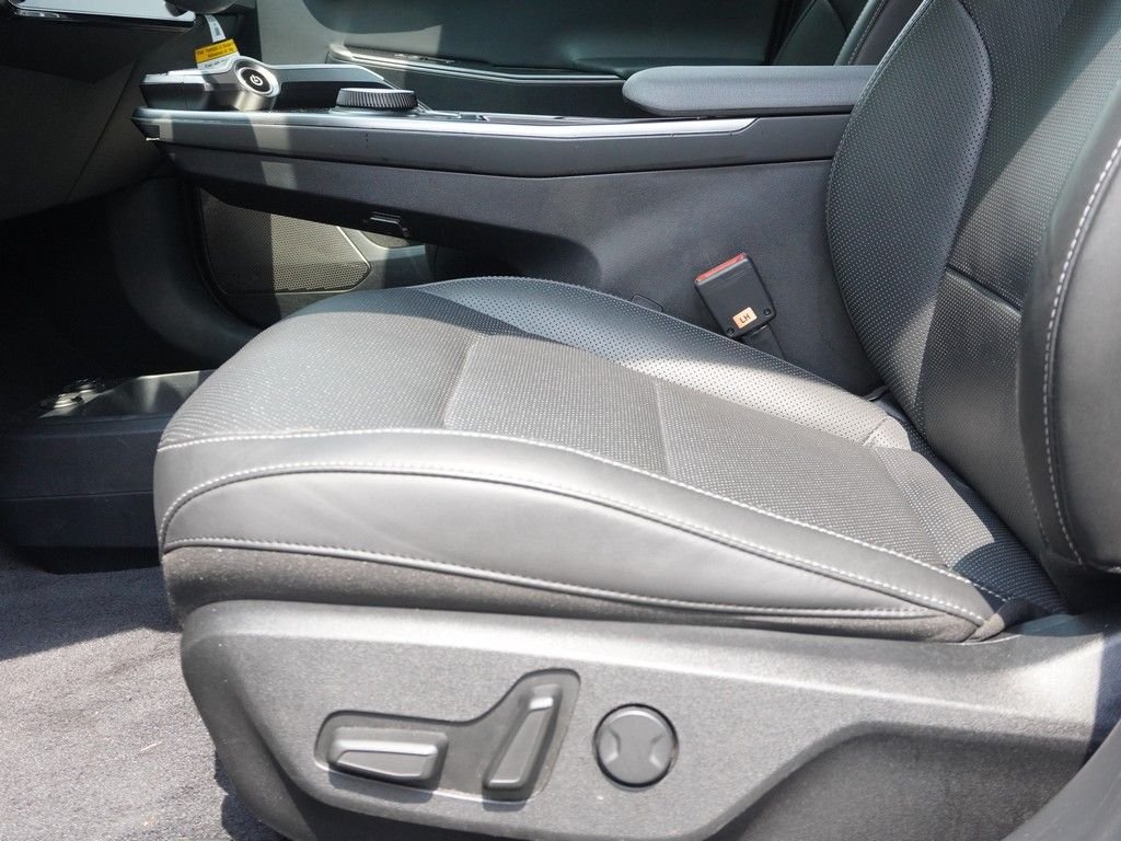 Used 2024 Blue Kia Wind image 27