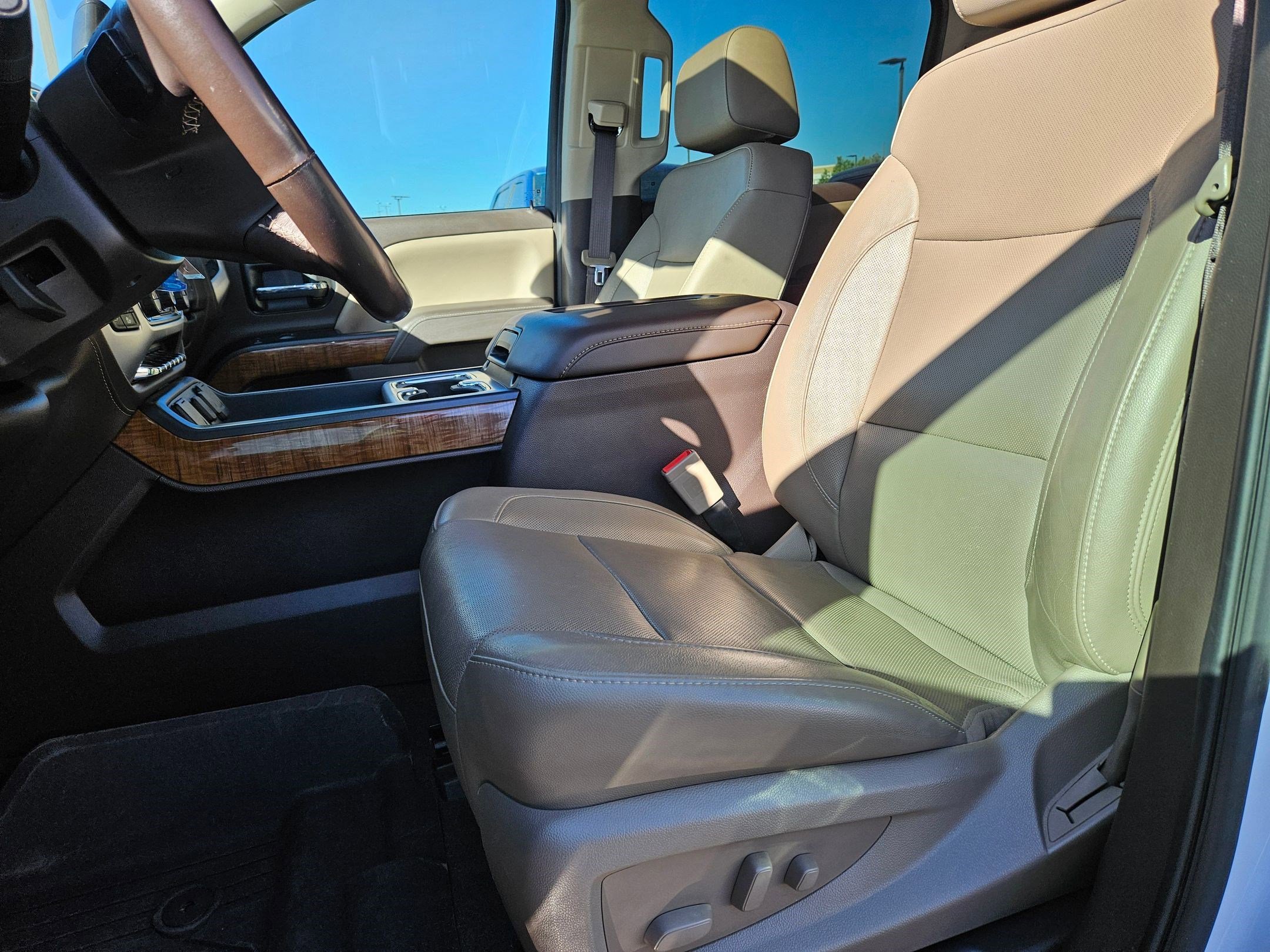 Used 2018 White Frost Tricoat GMC SLT image 15