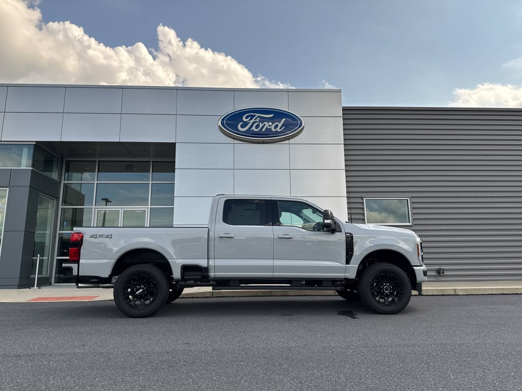 New 2026 Avalanche Ford XLT image 2