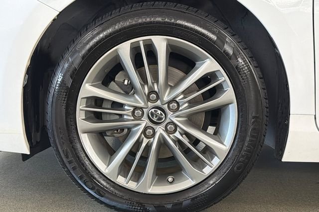 Used 2016 Super White Toyota SE image 33