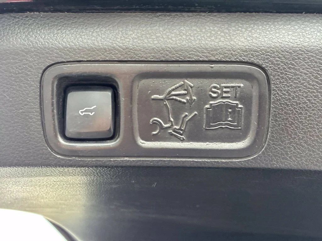 Used 2018 Shadow Black Ford Limited image 32