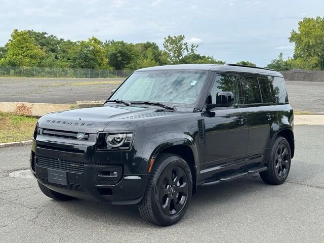Used 2023 Black Land Rover X-Dynamic SE image 1